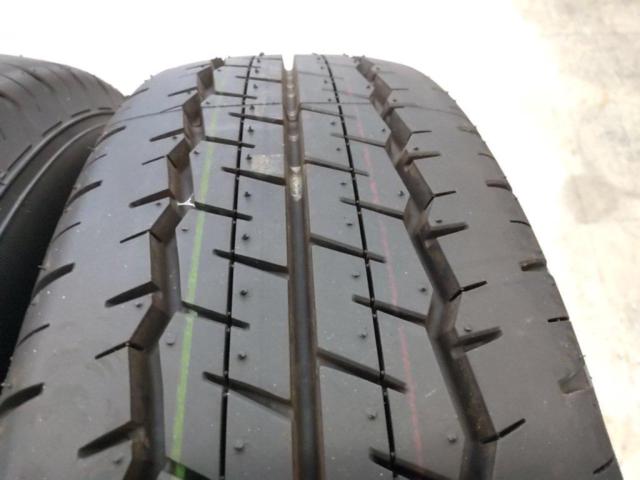 TOYOTA
Hiace 200 genuine steel wheels
+
DUNLOP
SP175N