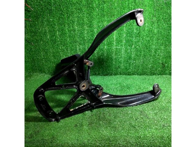 YAMAHA
Grand Axis 100
Backrest (sissy bar) for tandem riding