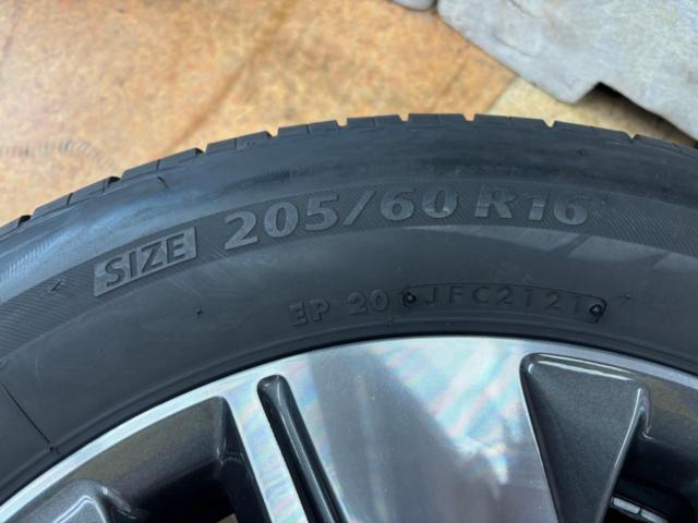 HONDA
Step WGN
(RP system)
Genuine
Aluminum wheel +
BRIDGESTONE
NEXTRY