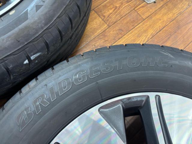 HONDA
Step WGN
(RP system)
Genuine
Aluminum wheel +
BRIDGESTONE
NEXTRY