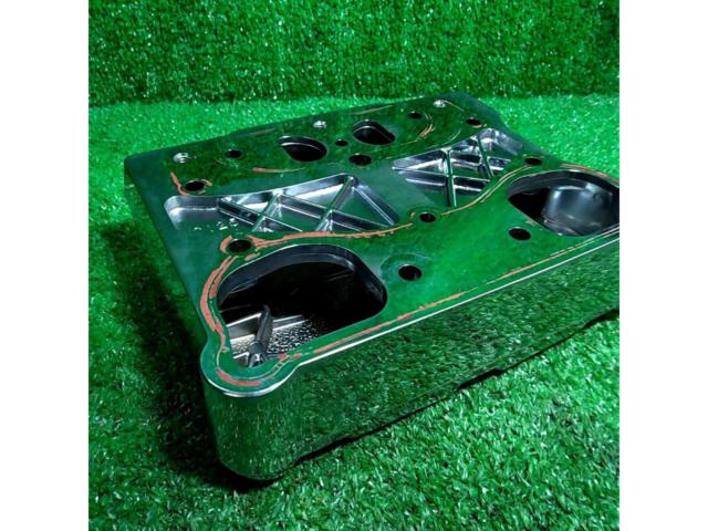 HarleyDavidson
Twincam
TC88
Genuine
Rocker cover
Chrome