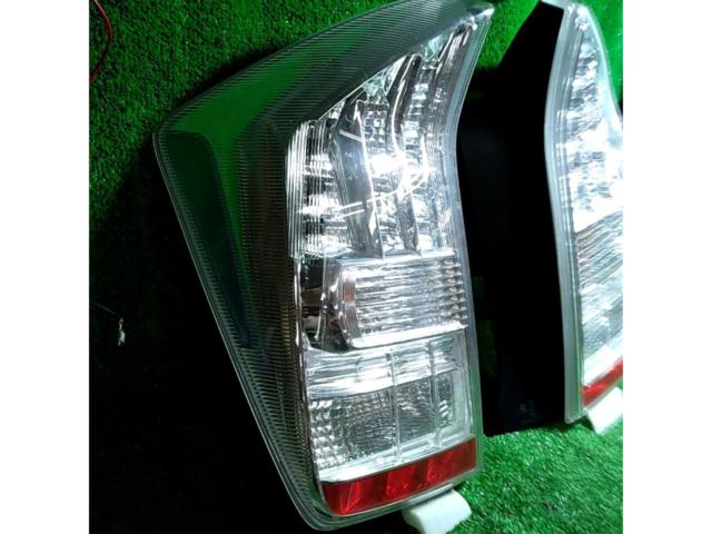 TOYOTA(トヨタ)純正 テールレンズ【プリウス 30系】