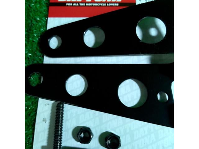 DAYTONA
Headlight bracket
68077