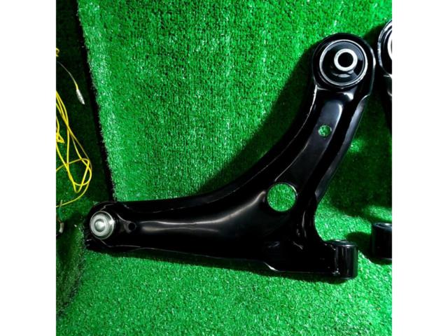 HONDA
Fit
GD3
Genuine
Front lower arm