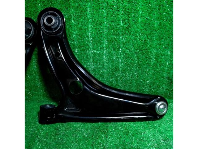 HONDA
Fit
GD3
Genuine
Front lower arm