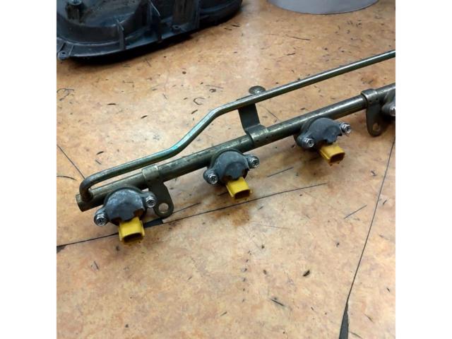 NISSAN genuine
Delivery pipe + injector BCNR33
Skyline GT - R