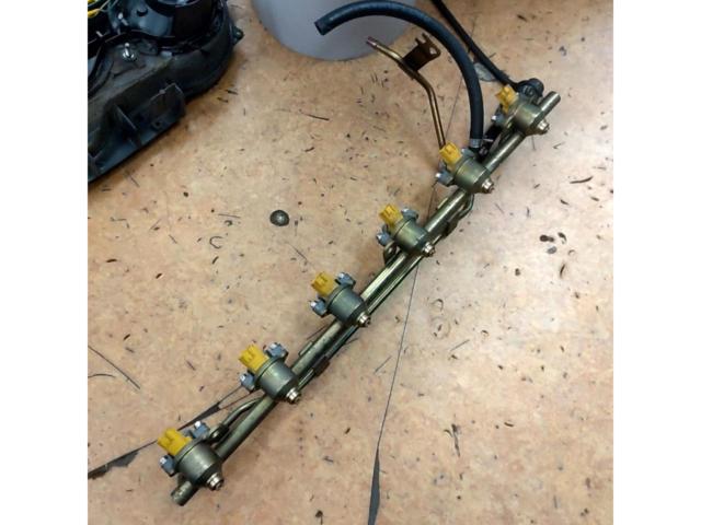 NISSAN genuine
Delivery pipe + injector BCNR33
Skyline GT - R