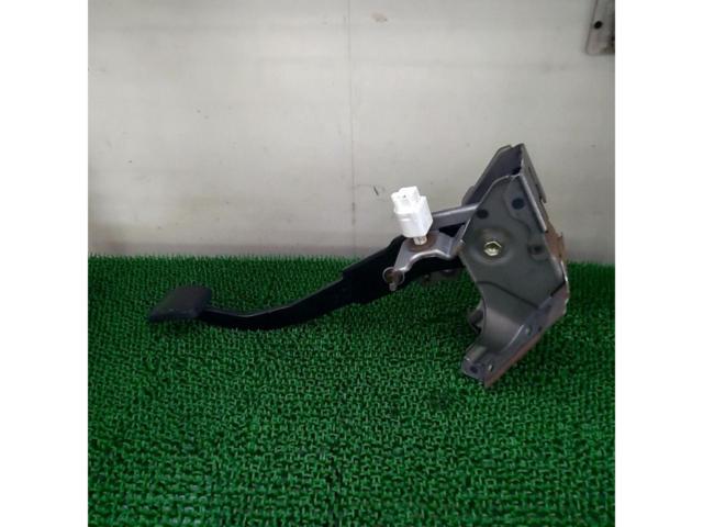 Suzuki genuine
HT81S
Swift Sport
Genuine brake pedal (with pedal pad/pedal assembly)