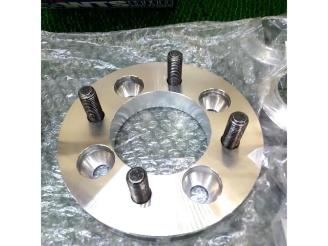 Kics
Wide tread spacer
Hub unit system
20 mm
100-4H
M12 × P1.5