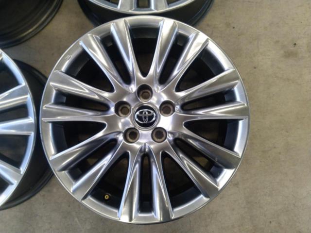 Toyota
60 system
Harrier
Premium
Original wheel