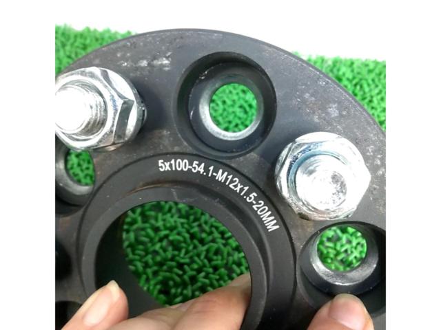 [M12 × P1.5
19HEXGASUPPLY
TOYOTA vehicles only
Wide tread spacer
20 mm
2 pieces set