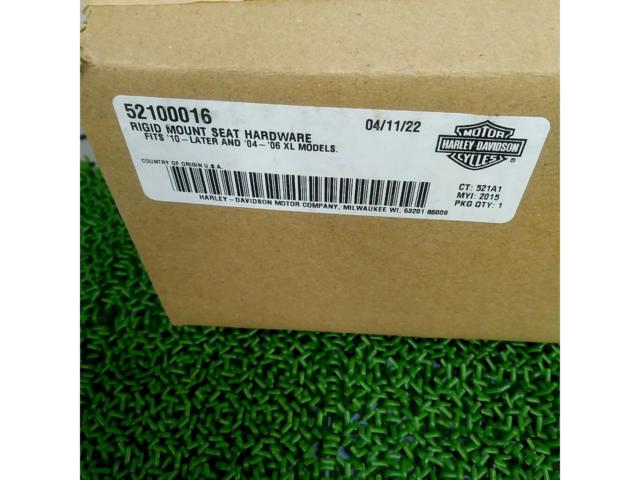 HARLEY-DAVIDSON genuine
Rigid mount saddle for Sportster
Installation Kit
52100016