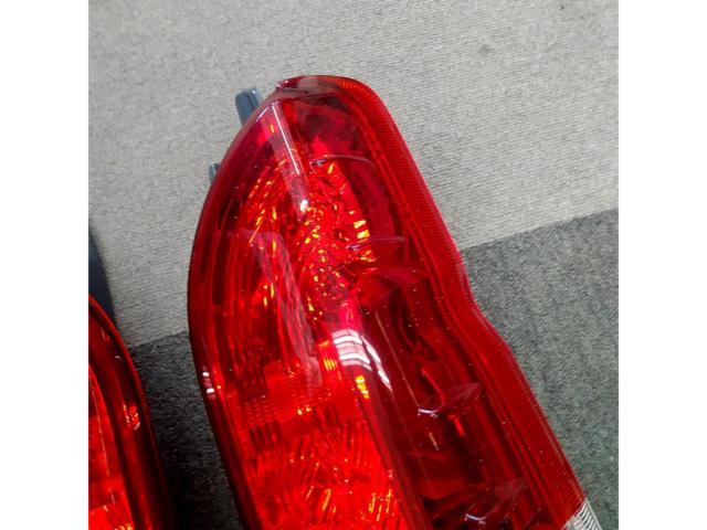 【200系ハイエース/4-8型】TOYOTA純正 テールレンズ