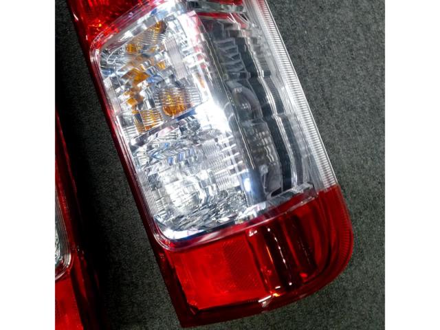 【200系ハイエース/4-8型】TOYOTA純正 テールレンズ
