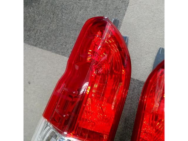 【200系ハイエース/4-8型】TOYOTA純正 テールレンズ