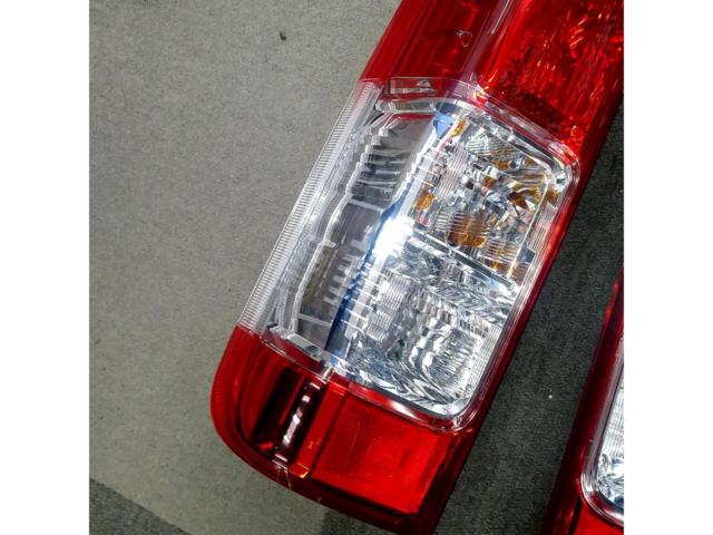 【200系ハイエース/4-8型】TOYOTA純正 テールレンズ