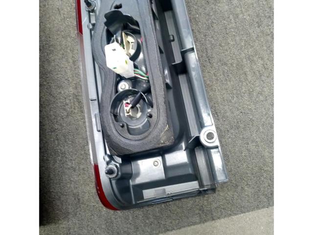 【200系ハイエース/4-8型】TOYOTA純正 テールレンズ