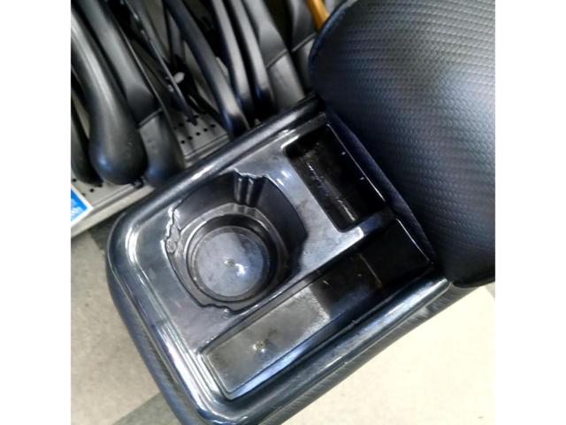 Noah/Voxy 80 Series (Manufacturer Unknown)
Center console BOX