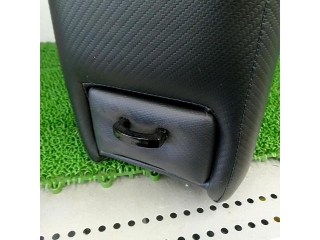 Noah/Voxy 80 Series (Manufacturer Unknown)
Center console BOX