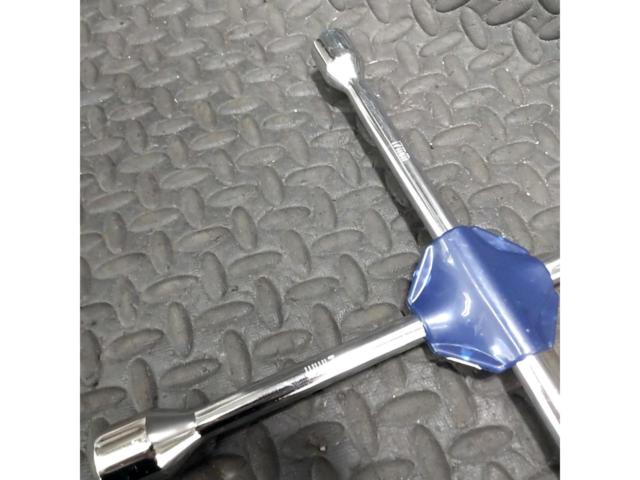 メーカー不明 クロスレンチ