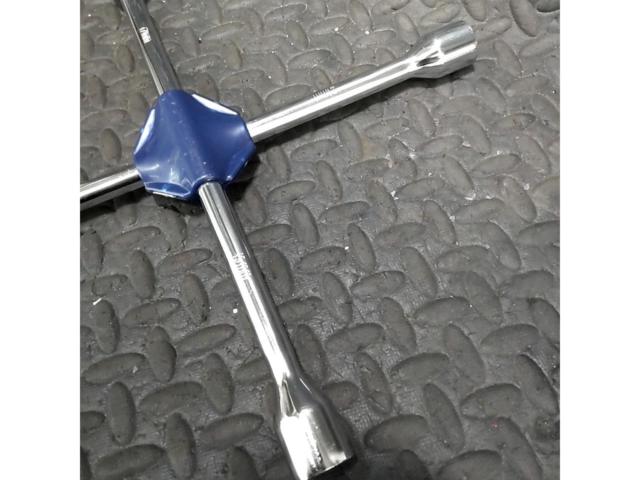 メーカー不明 クロスレンチ