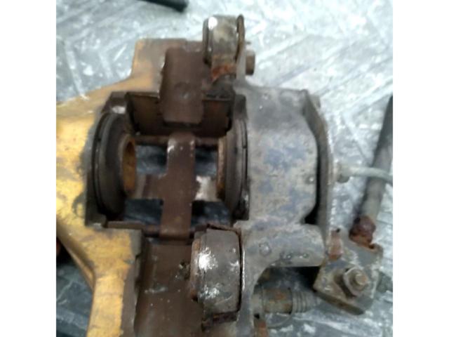 Nissan genuine
Skyline
HCR32
Genuine opposed rear caliper