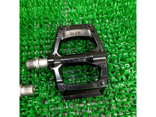 ADEPT メトロポリタンAL フラットペダル PDL18400