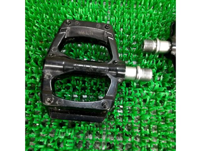 ADEPT メトロポリタンAL フラットペダル PDL18400