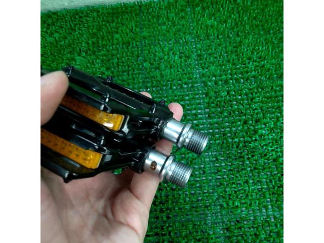 ADEPT メトロポリタンAL フラットペダル PDL18400