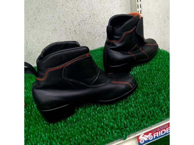 RossoStyleLab Riding Boots
Size: 23.5cm