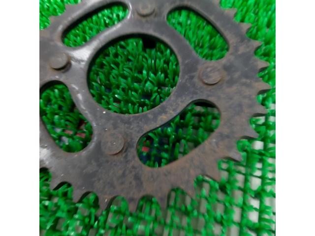 Rear sprocket from an unknown manufacturer
33T
Monkey R
Shary 50
Monkey RT
Dax
Jorukabu
Jazz
Magna 50 and the like