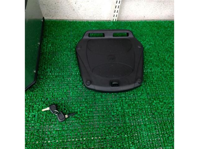 GIVIMTN39AD
Matterhorn
39
Rear BOX
