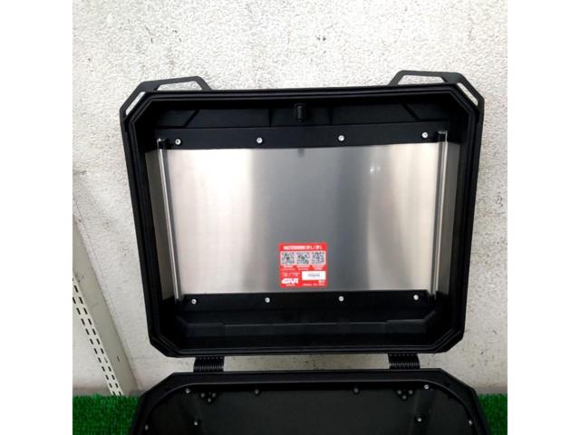 GIVIMTN39AD
Matterhorn
39
Rear BOX
