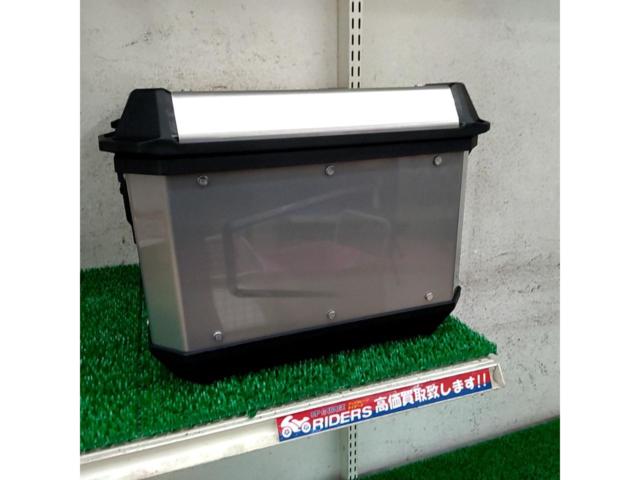 GIVIMTN39AD
Matterhorn
39
Rear BOX