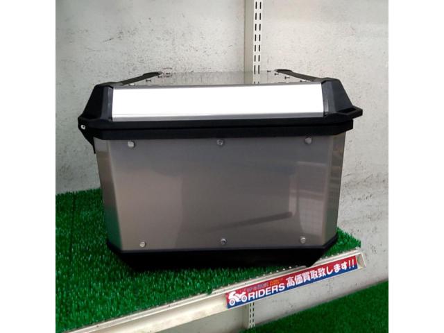 GIVIMTN39AD
Matterhorn
39
Rear BOX