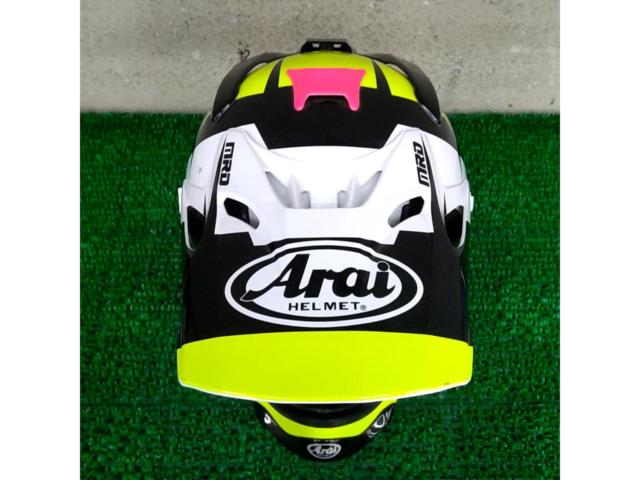AraiV-CROSS
Four
BATTLE
Off-road helmet
Size 57.58