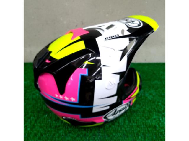 AraiV-CROSS
Four
BATTLE
Off-road helmet
Size 57.58
