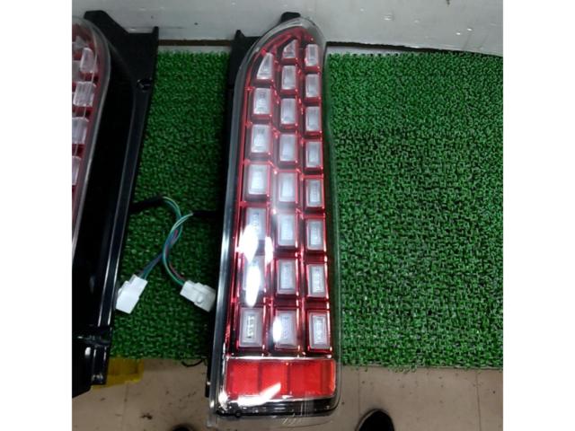 【ハイエース/200系】メーカー不明 フルLEDテールランプ