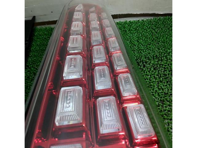 【ハイエース/200系】メーカー不明 フルLEDテールランプ