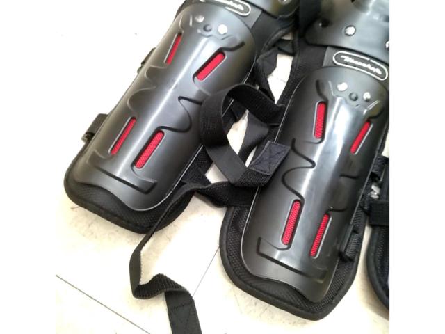 Masakafa
Knee and shoulder protectors