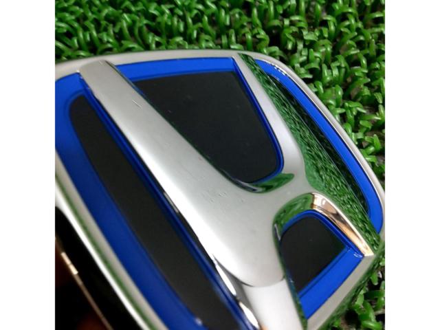 Honda genuine
Emblem set