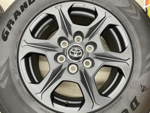 TOYOTA
Land Cruiser 300
GR Sports
Original wheel
+
DUNLOP
GRANDTREK
H / T
31