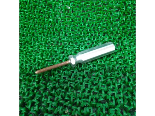 ホイールエアバルブの虫回し
