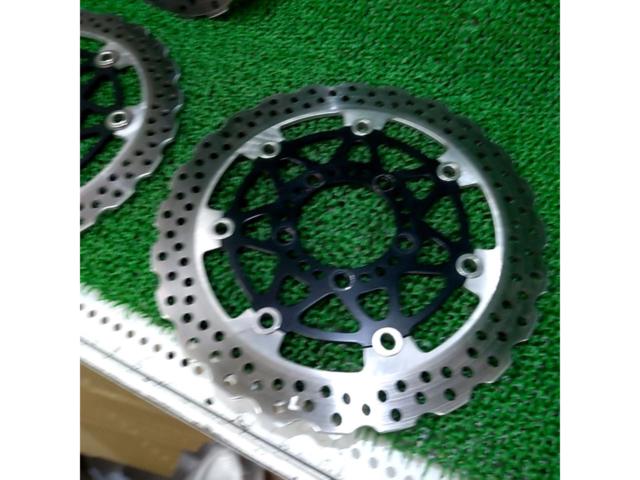 Kawasaki
Genuine Z900RS brake rotor set