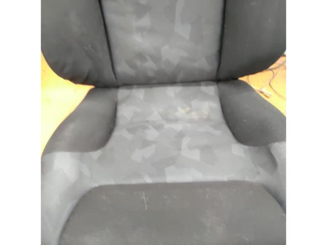 RECARO
STYLE-J
Reclining seat
Right-side pump *Mounting hole defect*