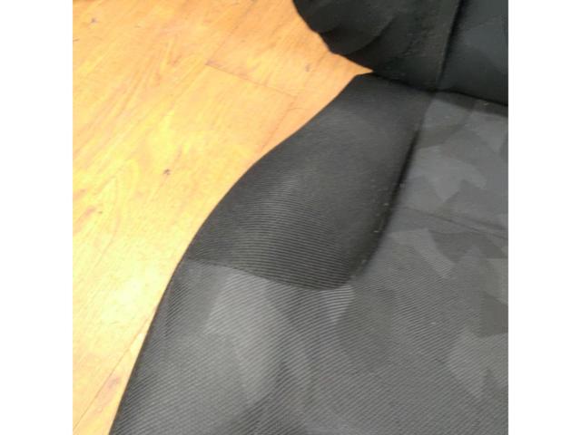 RECARO
STYLE-J
Reclining seat
Right-side pump *Mounting hole defect*