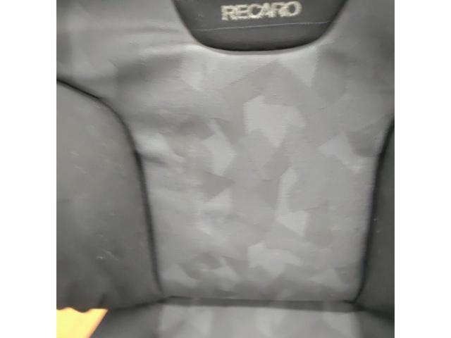RECARO
STYLE-J
Reclining seat
Right-side pump *Mounting hole defect*