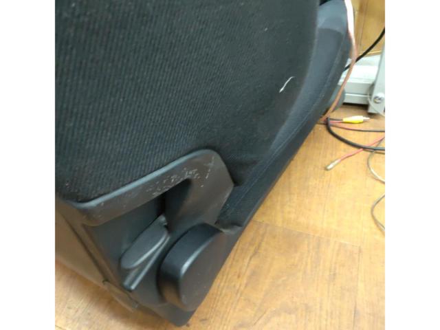 RECARO
STYLE-J
Reclining seat
Right-side pump *Mounting hole defect*