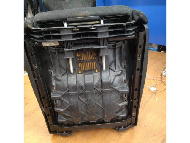 RECARO
STYLE-J
Reclining seat
Right-side pump *Mounting hole defect*