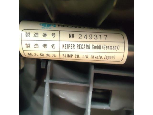 RECARO
STYLE-J
Reclining seat
Right-side pump *Mounting hole defect*